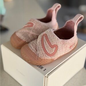 Nike Flyknit Baby Walker Shoes in Pink